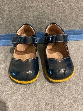 Livie and Luca size 7 Mary Jane Navy Patent Leather